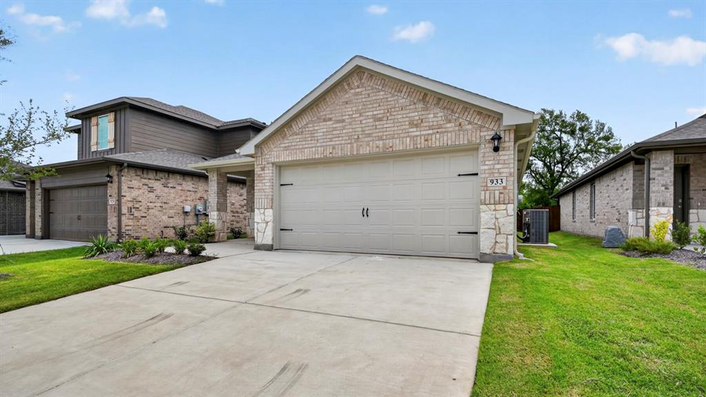 933 Jefferson Way Property Photo 3