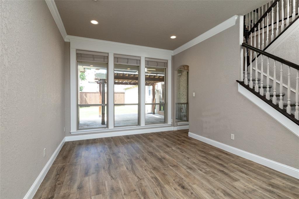 8105 Thornwood Drive Property Photo 8