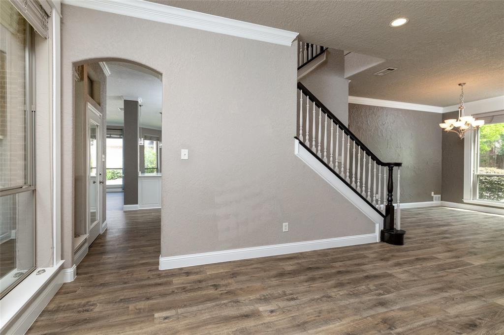 8105 Thornwood Drive Property Photo 9