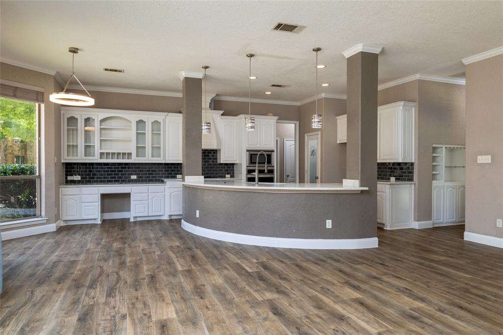 8105 Thornwood Drive Property Photo 13
