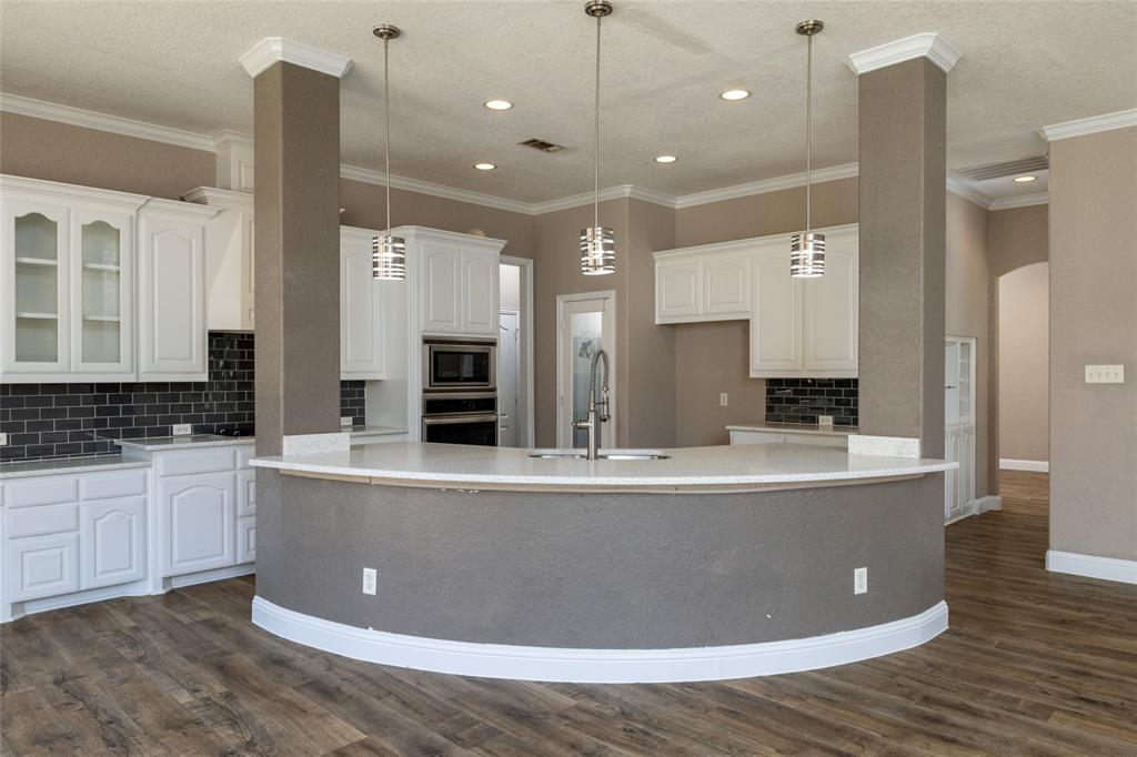 8105 Thornwood Drive Property Photo 14