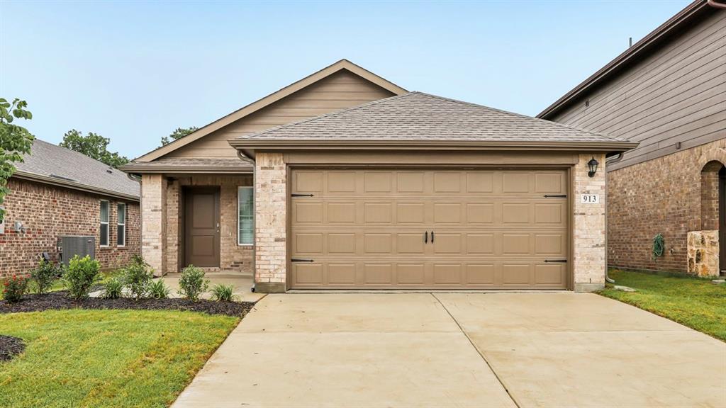 913 Jefferson Way Property Photo 3