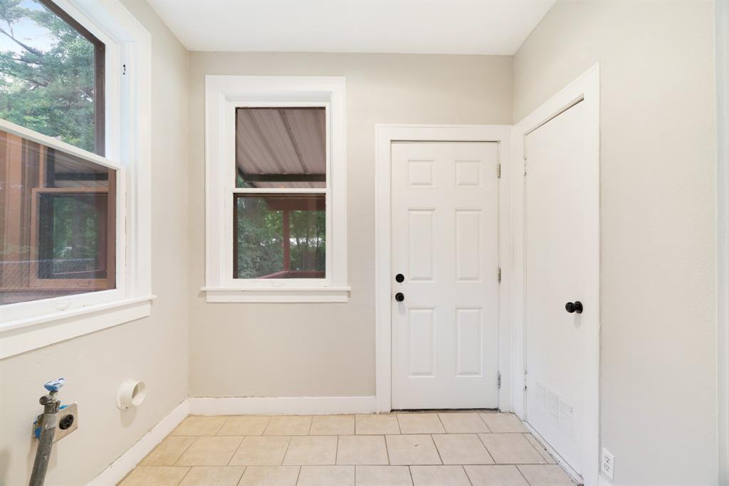 2335 Simpson Street Property Photo 17