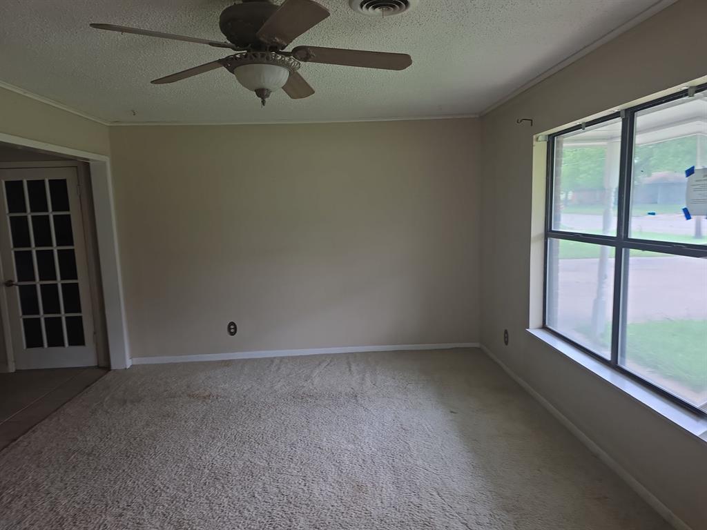709 Lee Street Property Photo 6