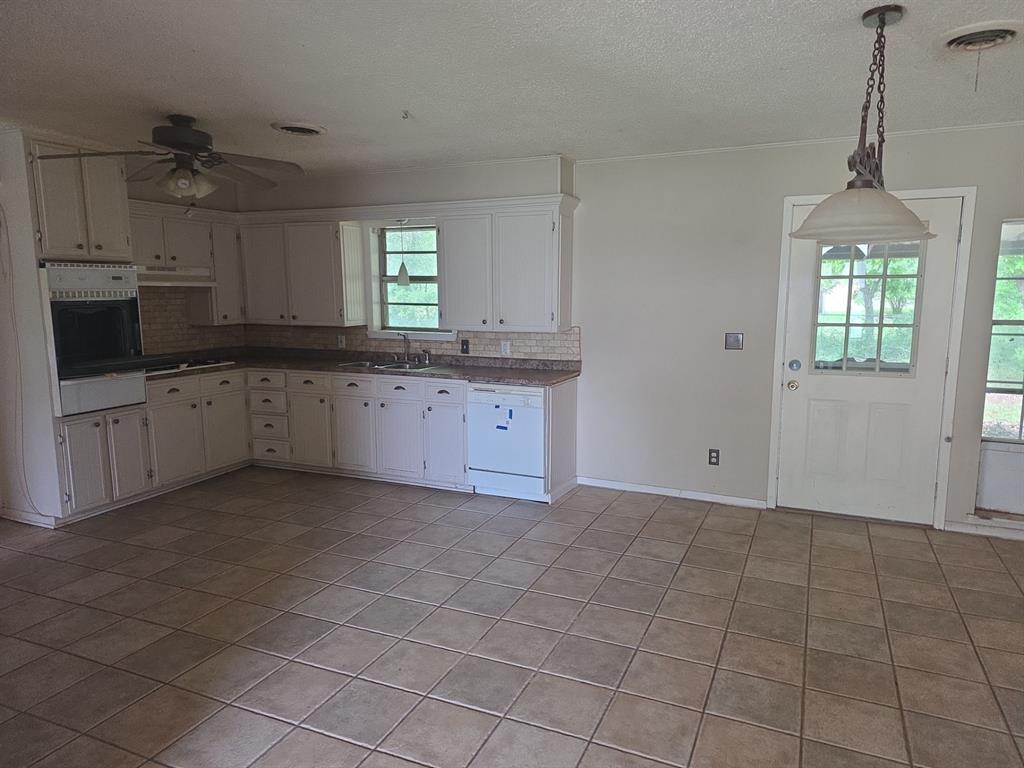709 Lee Street Property Photo 10