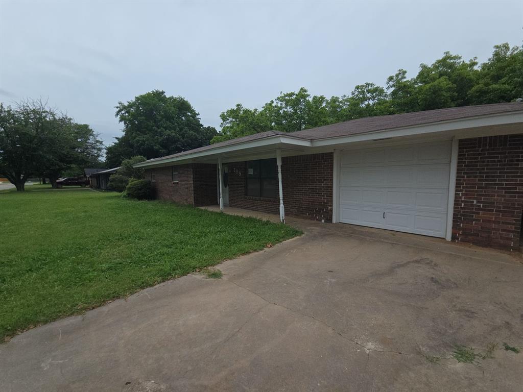 709 Lee Street Property Photo 33