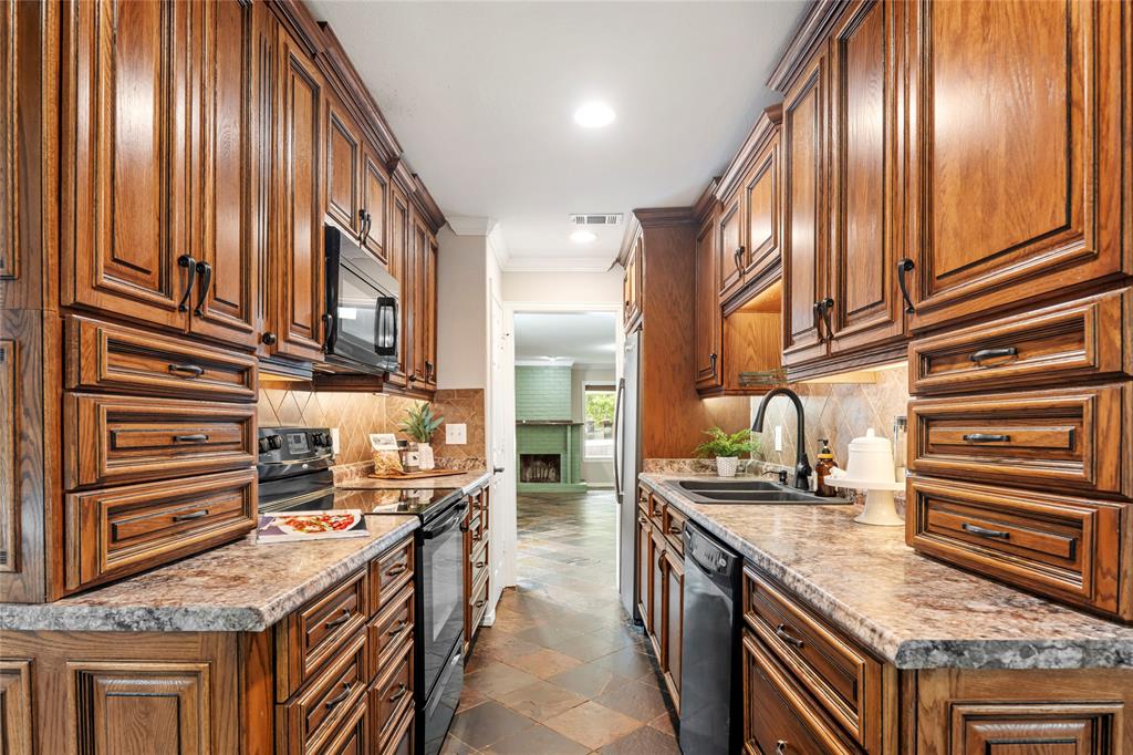 13571 Waterfall Way Property Photo 7