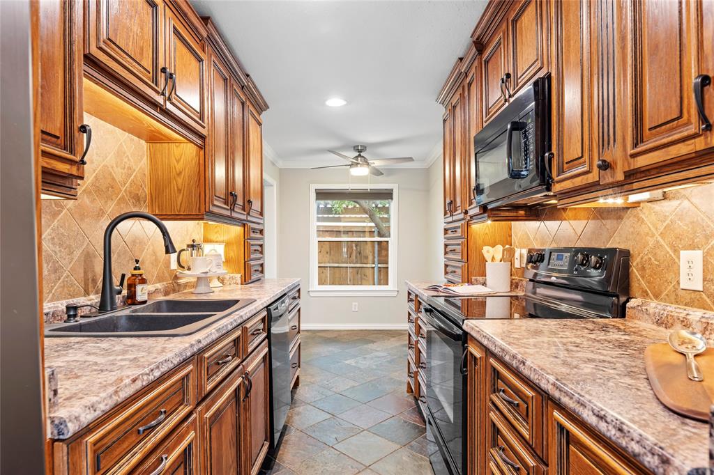 13571 Waterfall Way Property Photo 9