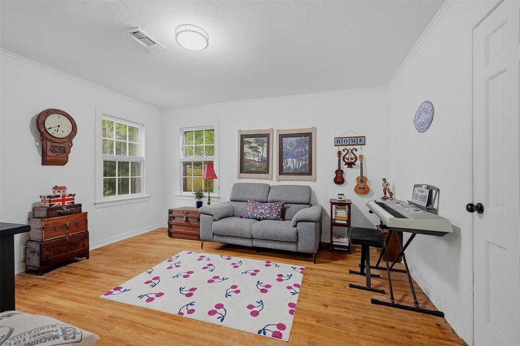 1032 N Lockhart Street Property Photo 3