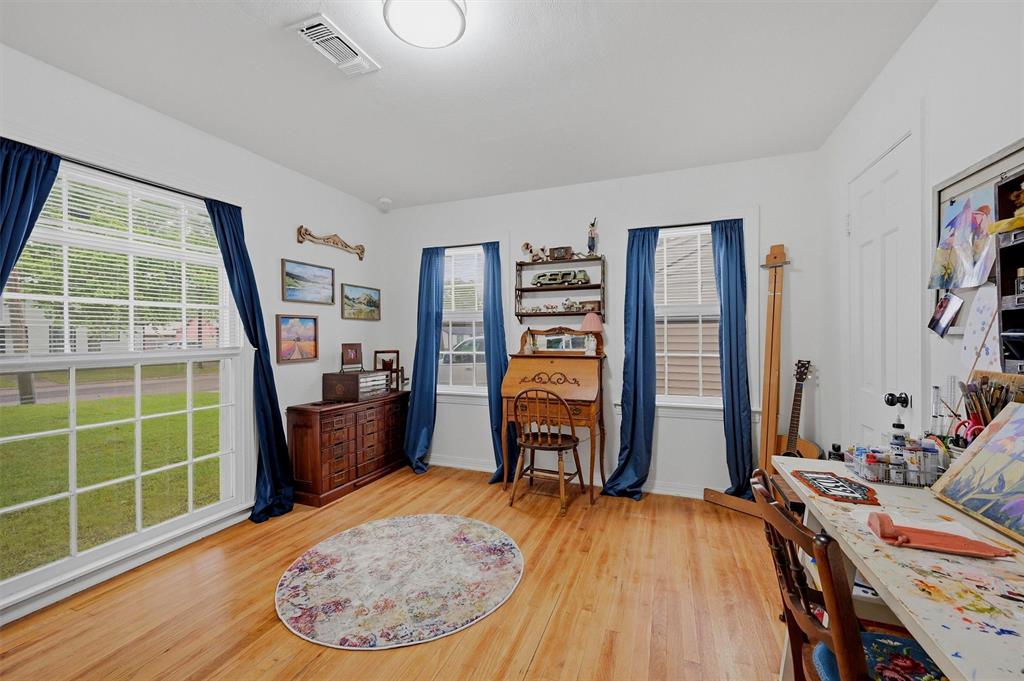 1032 N Lockhart Street Property Photo 4