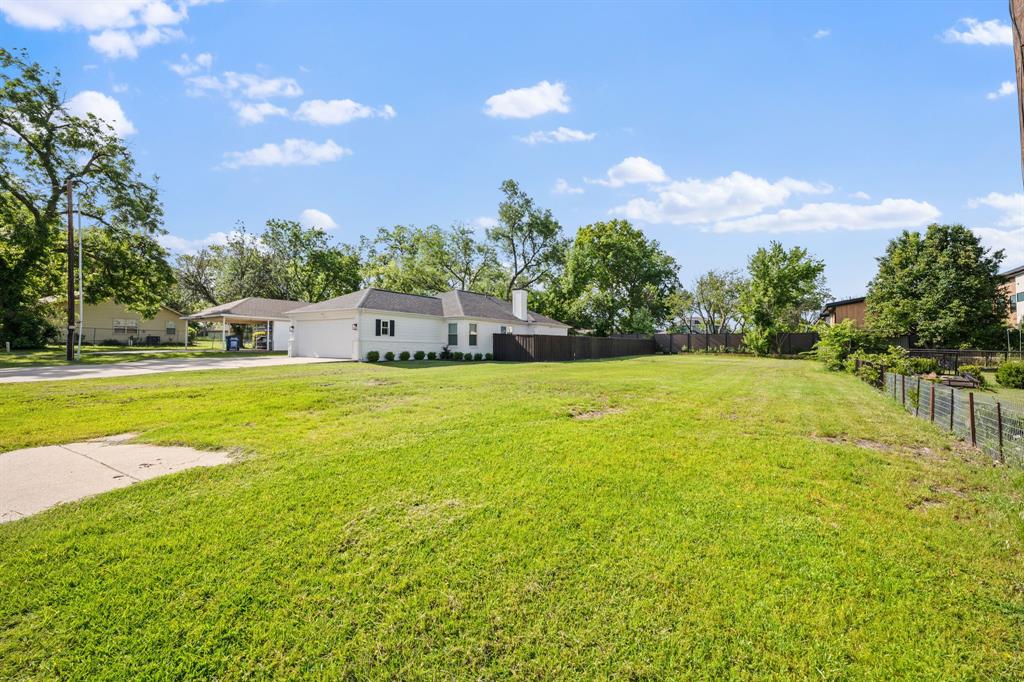405 E Maple Street Property Photo 1