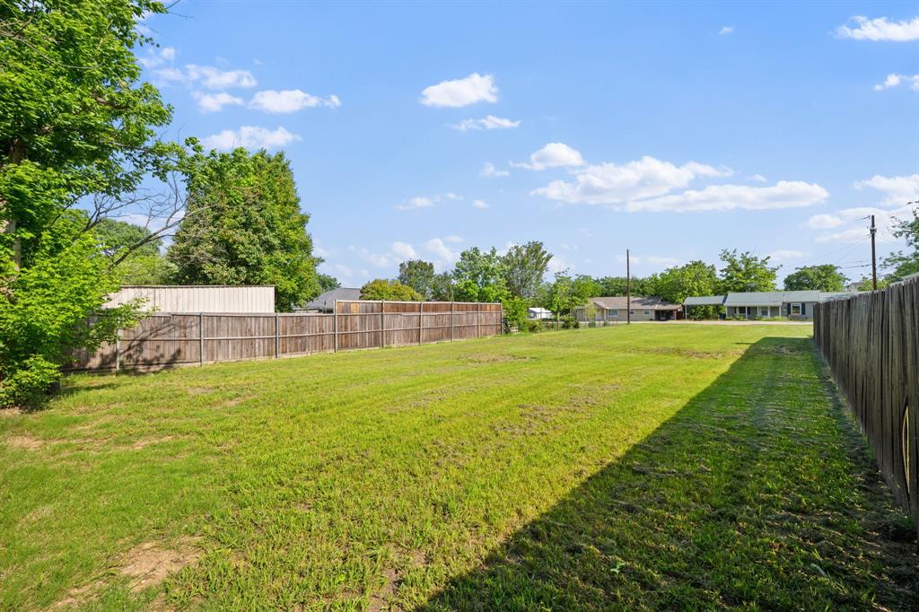 405 E Maple Street Property Photo 4