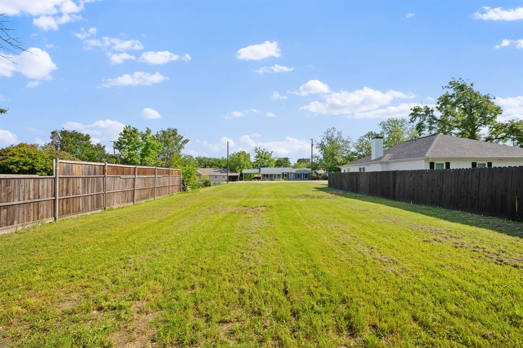 405 E Maple Street Property Photo 5