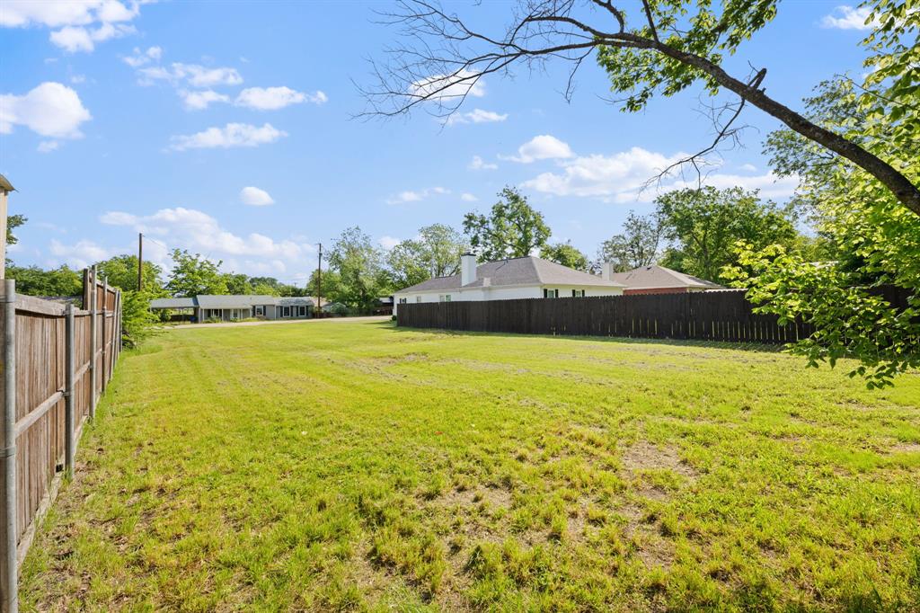405 E Maple Street Property Photo 6