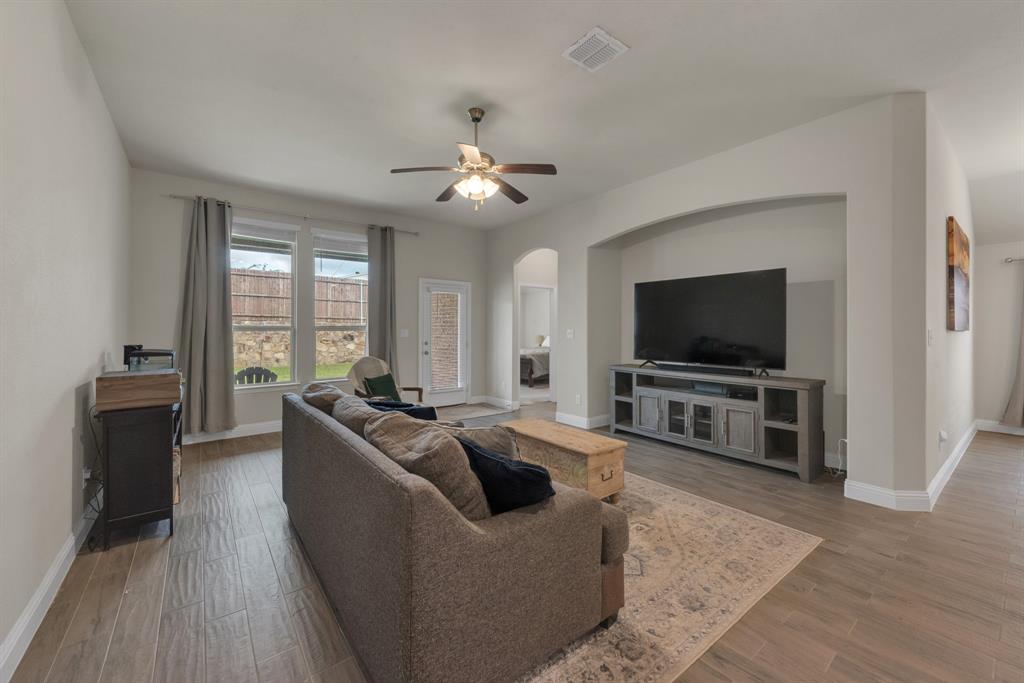 1418 Wagon Wheel Way Property Photo 11
