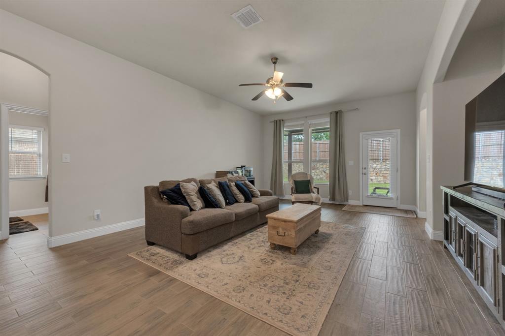 1418 Wagon Wheel Way Property Photo 12