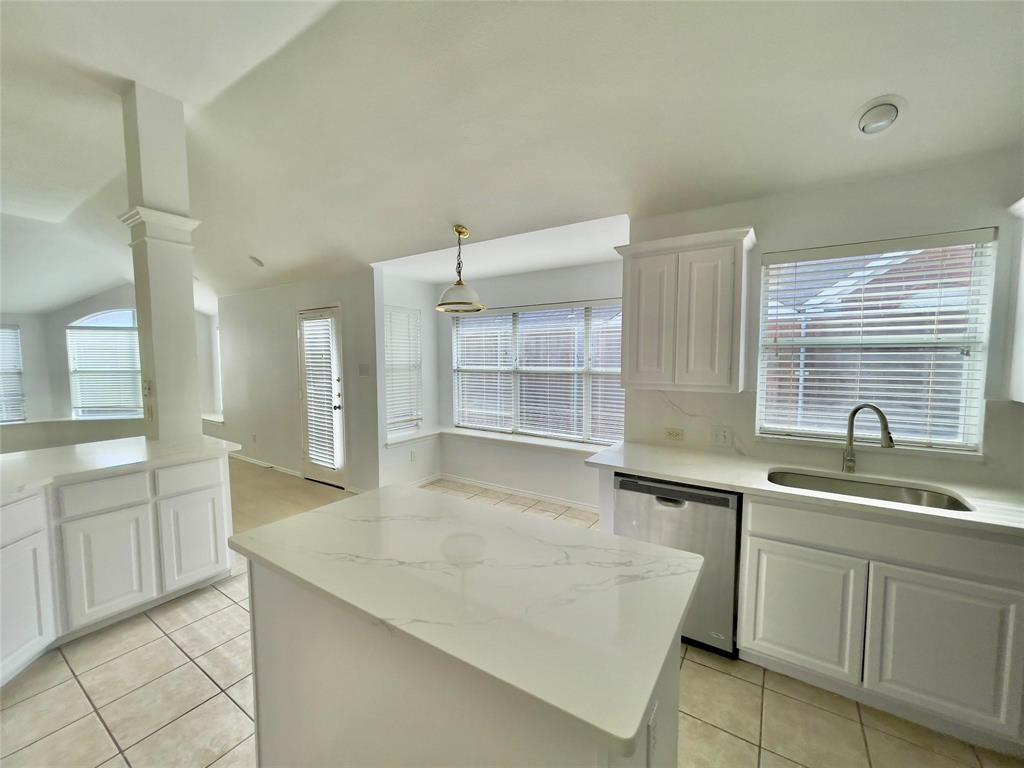 11002 Tree Shadow Lane Property Photo 15