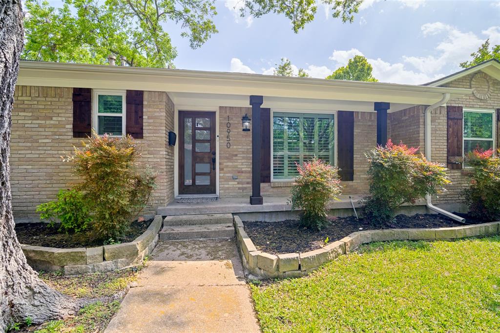 10950 Scotsmeadow Drive Property Photo 4