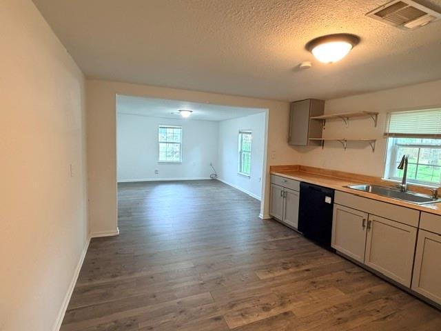 927 W Baker Street Property Photo 4