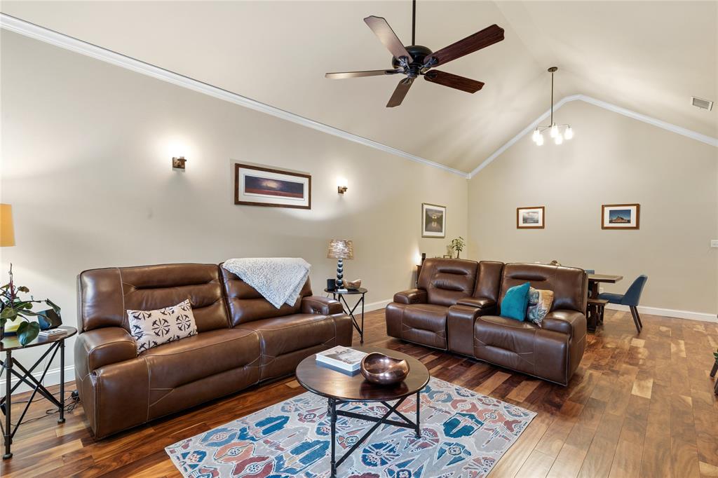 8824 Tudor Place Property Photo 6