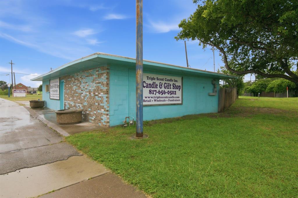 5601 Davis Boulevard Property Photo 3