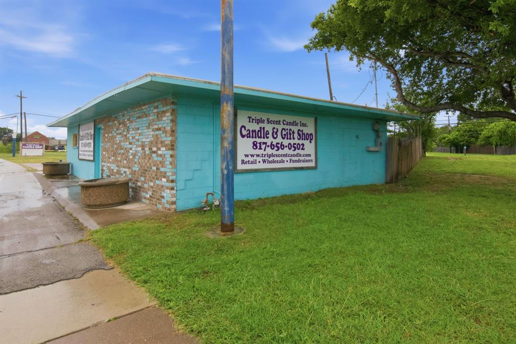 5601 Davis Boulevard Property Photo 4