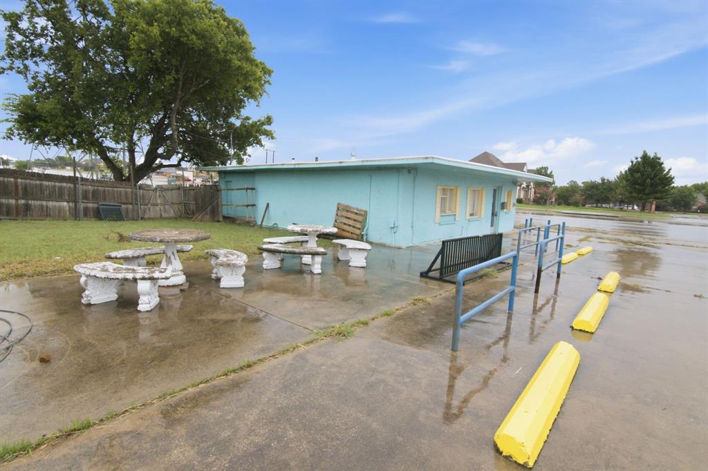 5601 Davis Boulevard Property Photo 8