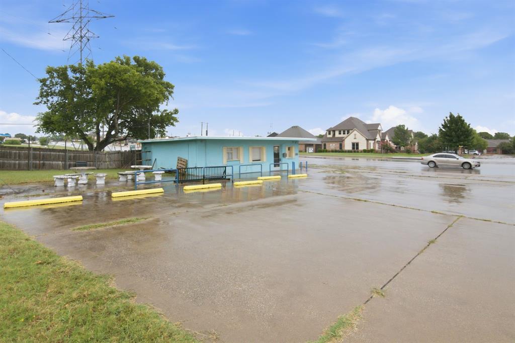 5601 Davis Boulevard Property Photo 9