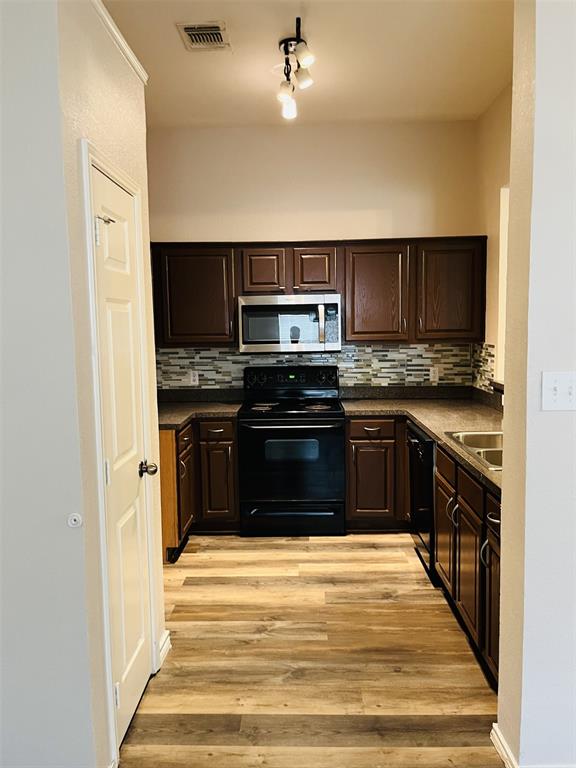 5039 Mountain Spring Trail Property Photo 3