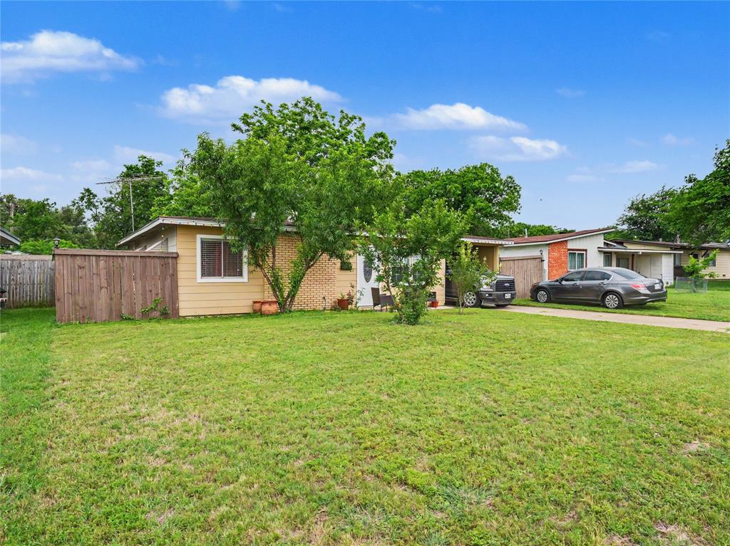 1217 California Parkway Property Photo 1