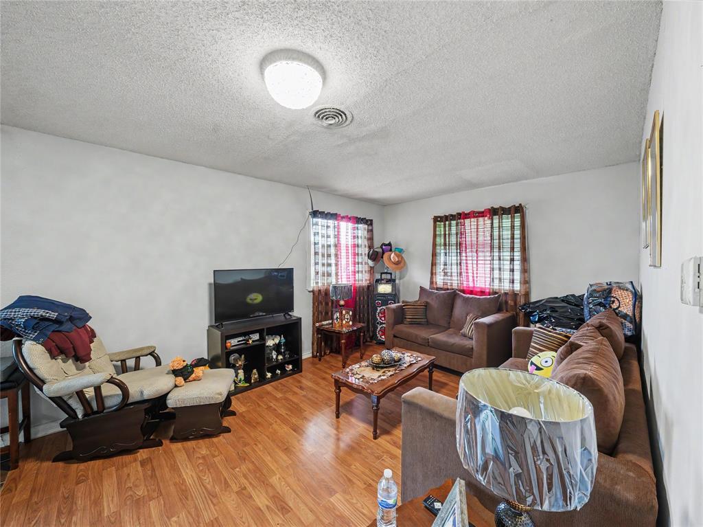 1217 California Parkway Property Photo 6