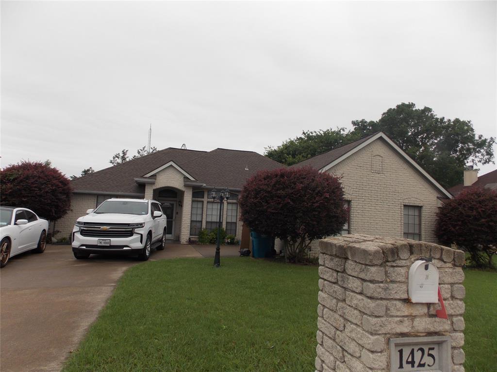 1425 Nottingham Drive Property Photo 1