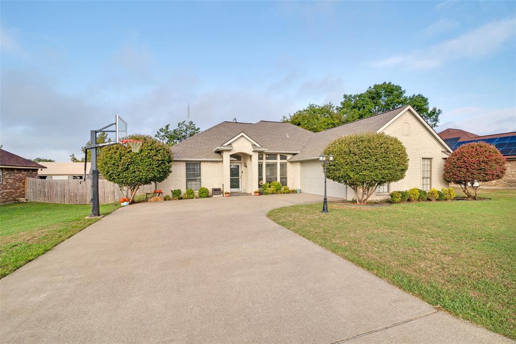 1425 Nottingham Drive Property Photo 1