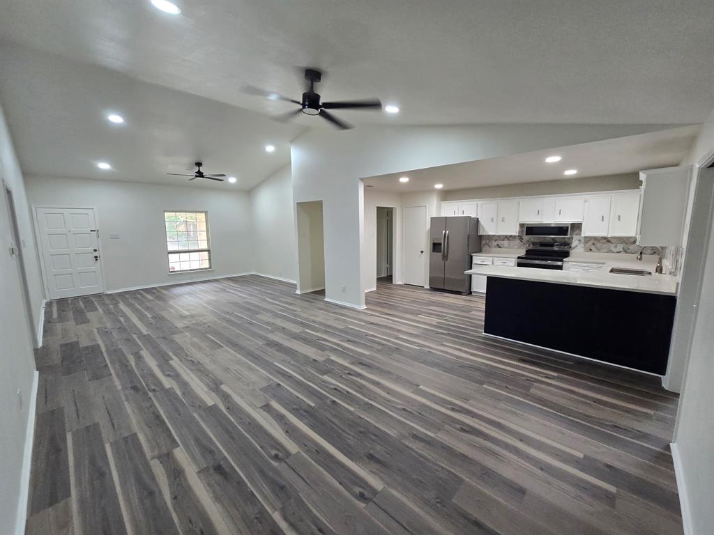 614 W Grenoble Drive Property Photo 4