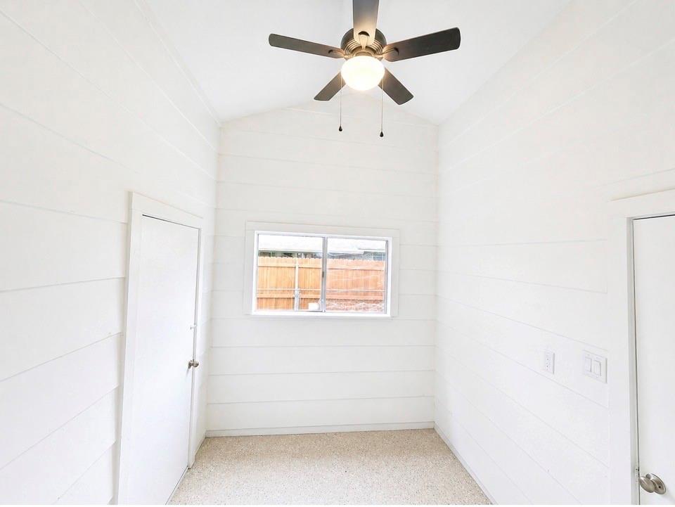 614 W Grenoble Drive Property Photo 6
