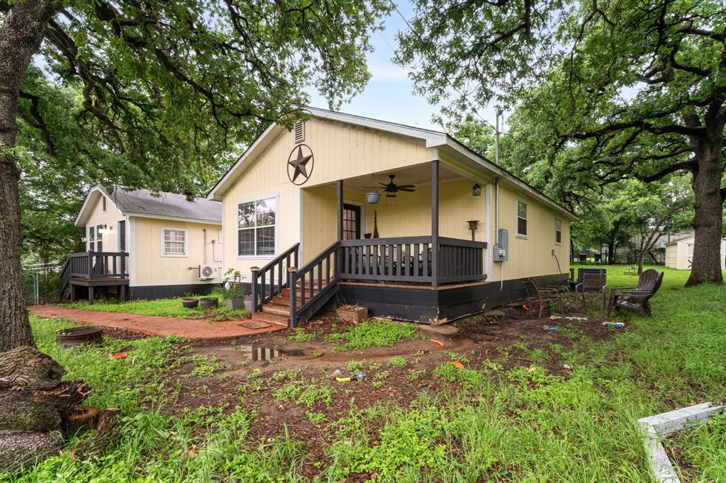 902 Travis Avenue Property Photo 1