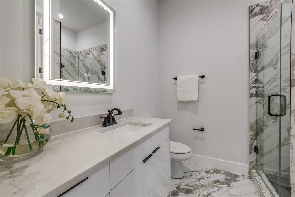 2714 N Carroll Avenue 101 Property Photo 6