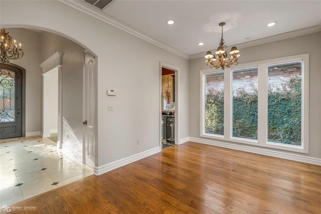 105 Esplanade Court Property Photo 4