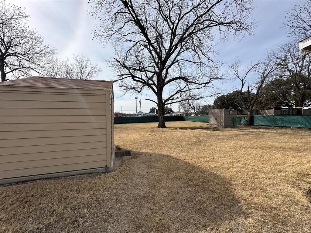 506 W Grand Avenue Property Photo 21