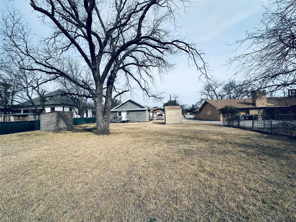 506 W Grand Avenue Property Photo 22