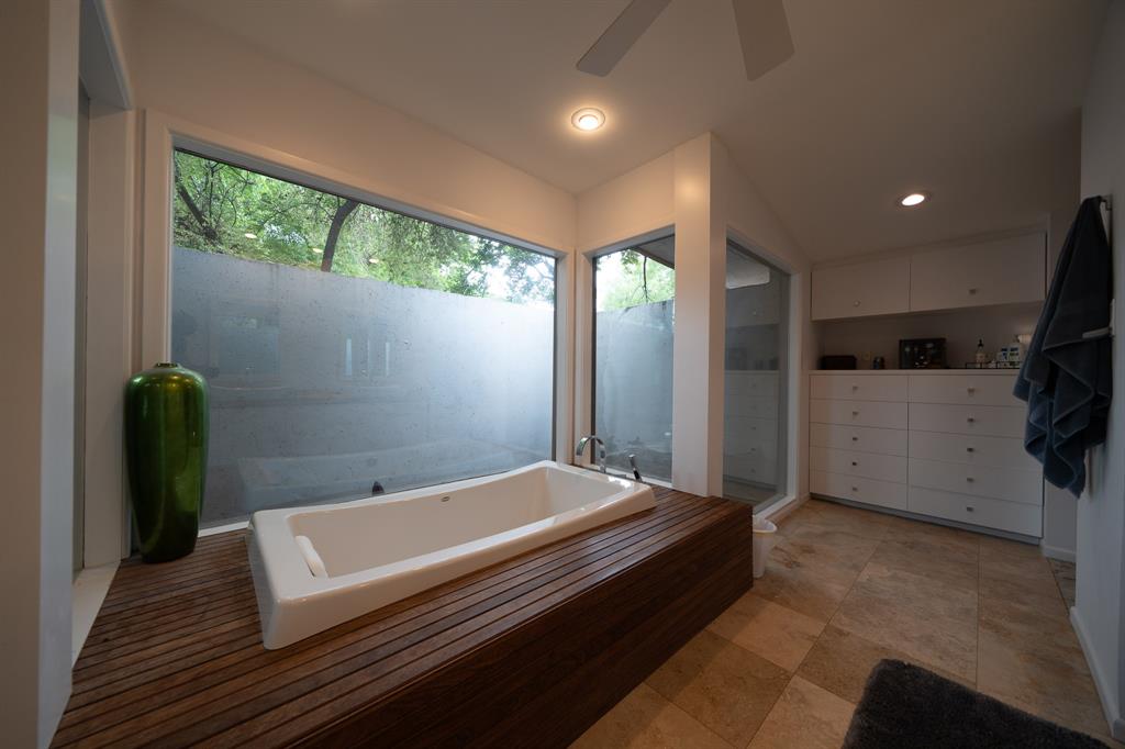 741 Rivercrest Drive Property Photo 14