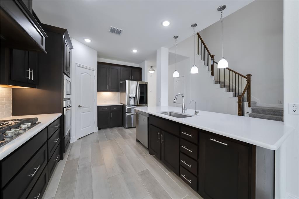 2804 Creekhollow Court Property Photo 12