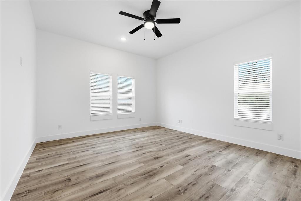 901 Elsbeth Street Property Photo 30
