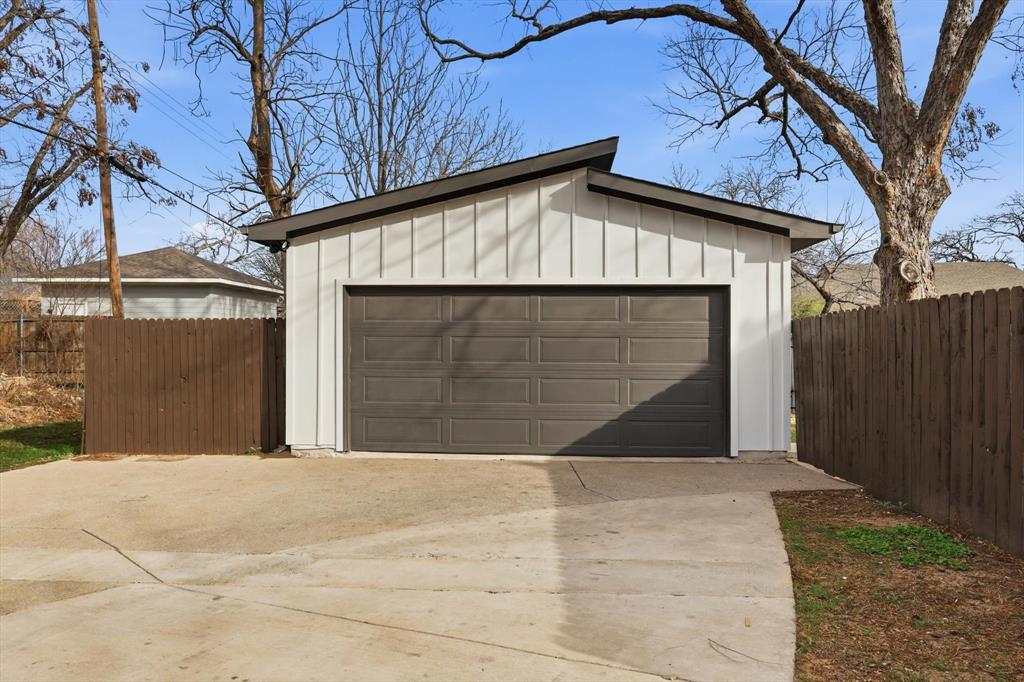 901 Elsbeth Street Property Photo 40