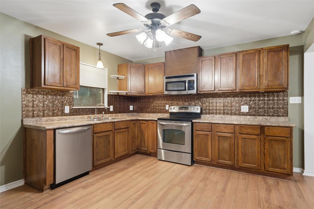 303 N Milam Street Property Photo 4