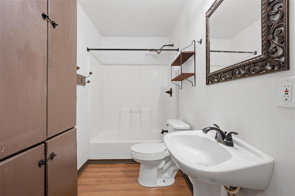 303 N Milam Street Property Photo 12