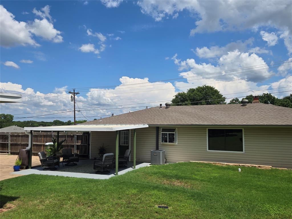 1316 E Apache Trail Property Photo 4