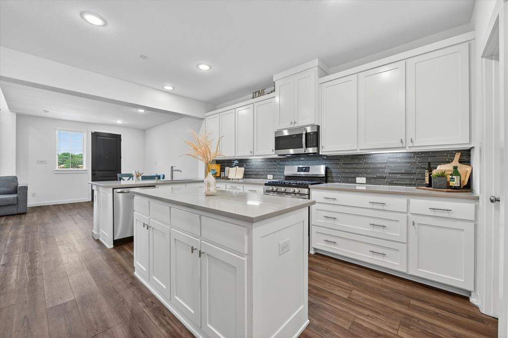 685 Watersedge Court Property Photo 1