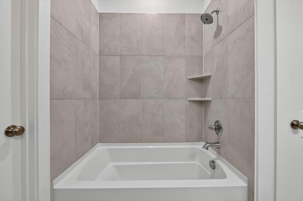685 Watersedge Court Property Photo 33