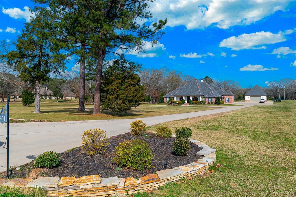 301 Easton Pvt Drive Property Photo 3